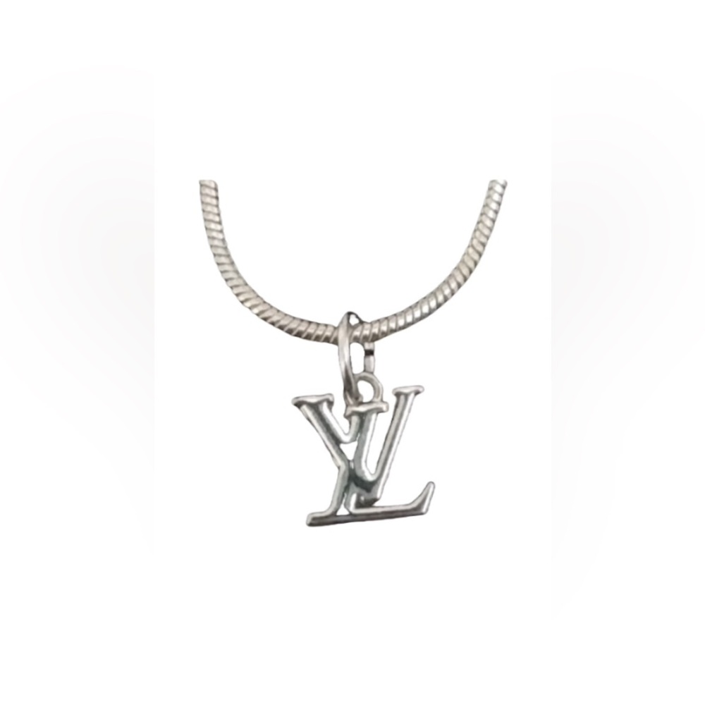 Luxurious Women's Necklace in Silvertone LV Style